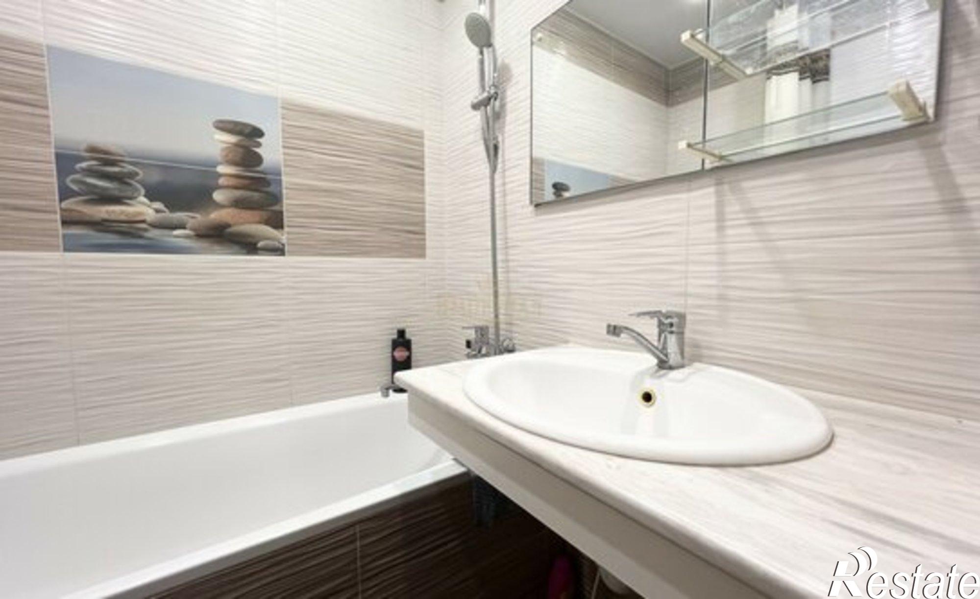 Купить квартиру за 6 990 000 рублей на улица Строителей, 46