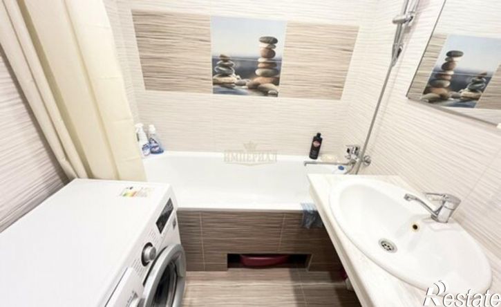 4-комн квартира улица Строителей, 46,  д. 46