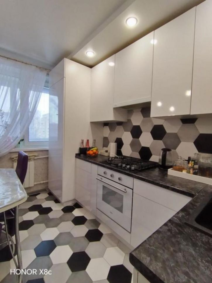 3-комн квартира Строителей, 36