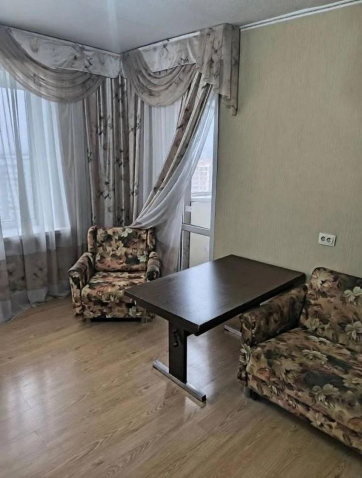 3-комн квартира Воинов-интернационалистов, 19