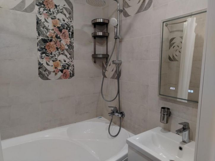 2-комн квартира Ураева б-р, 4