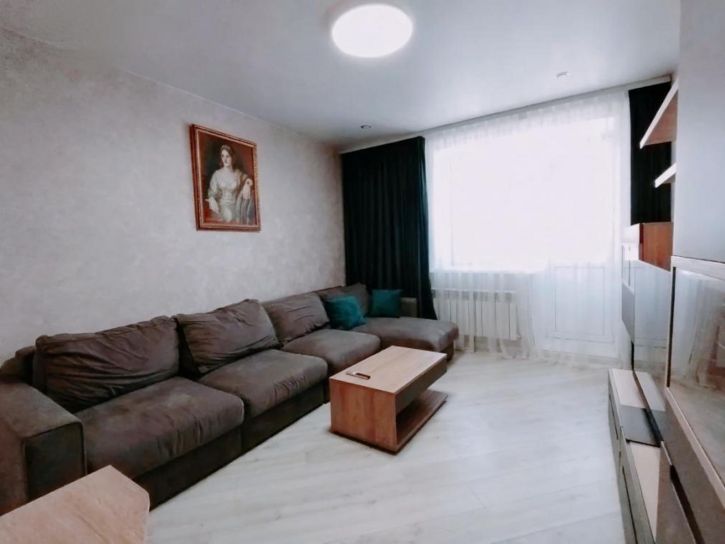 2-комн квартира Ураева б-р, 4