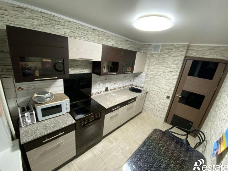 3-комн квартира ул Петрова, 3,  д. 3