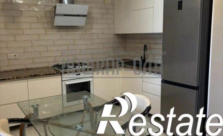 3-комн квартира улица Петрова, 15А,  д. 15А